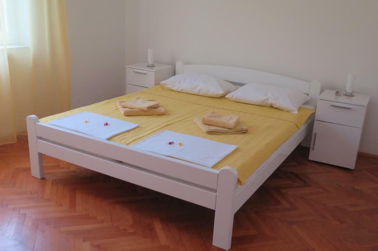 Lumbrela Apartments Starigrad Exterior photo